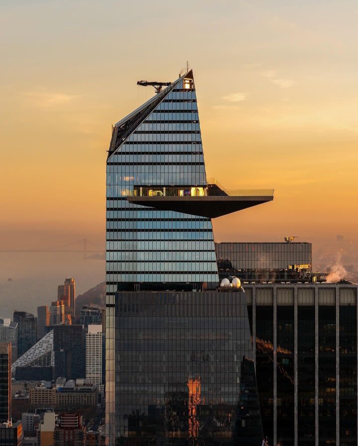 Areal view of Hudson Yards building.